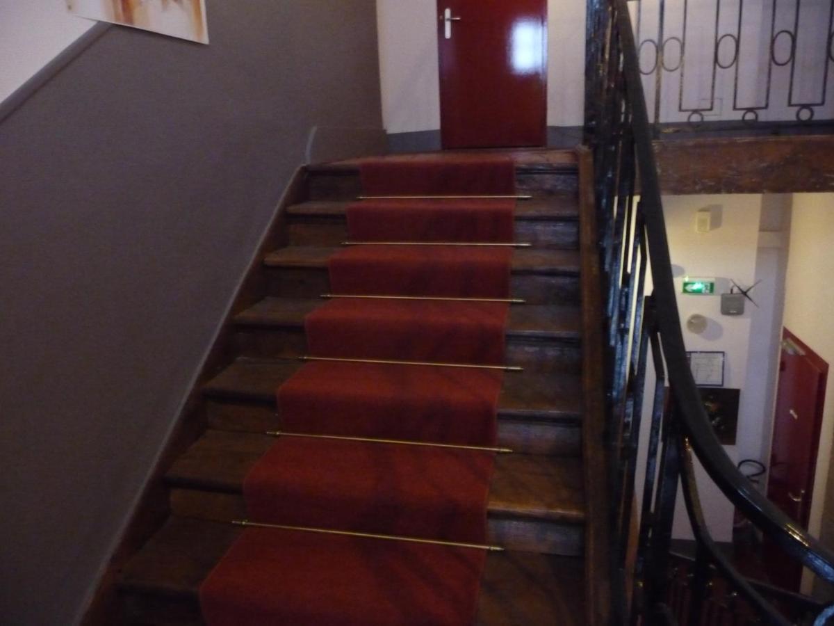 Hotel Du Commerce Semur-en-Auxois Room photo