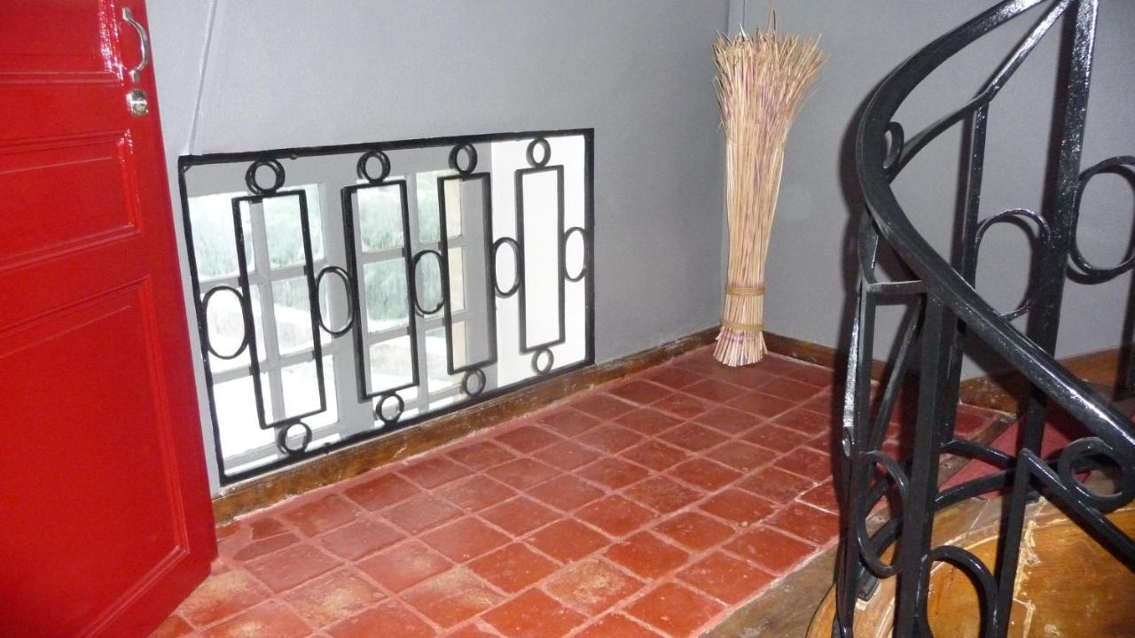 Hotel Du Commerce Semur-en-Auxois Room photo